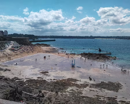 St Malo (54) St Malo, môle des Noires, face à Dinard
