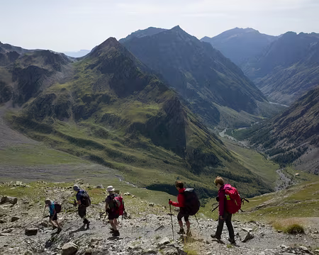 2017_08_26_16-21-03 Descente vers le Pré de la Chaumette. Au-delà la vallée de Champoléon s'enroule autour de l'aiguille de Cédéra