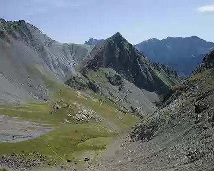 2017_08_27_12-52-38 Du col de Gouiran (2597m) vers le col de la Valette, avec sa descente en lacets dans le schiste