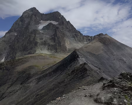 2017_08_27_14-54-08 Face est du Sirac (3441m) vue du col de Vallonpierre (2607m)