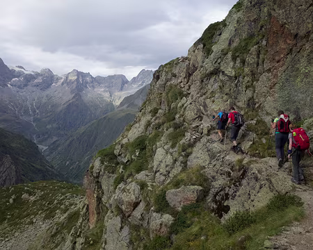 2017_08_27_16-43-47 Vers Chabournéou, à gauche les Rouies