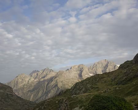2017_08_28_08-12-24 L'Olan en arrière-plan, la Muande et les Rouies