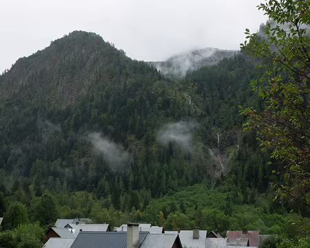 2017_08_31_16-49-20 Village restauré de Valsenestre, charmant malgré la tôle ondulée
