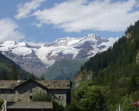 P1240221 Le massif du Mont Rose depuis Gressoney