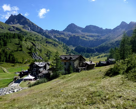 P1240286 Cheneil, joli site.