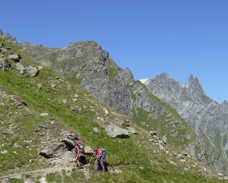 P1240346 Entre Reboulaz et Cuney on fait attention où l'on marche.