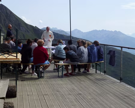 P1240486 C'est l'heure de la messe au refuge Frassati