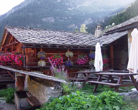 DSCF0351 Refuge Alpenzu, joli, confortable et excellent repas.