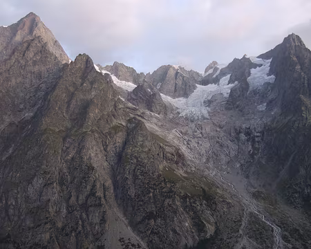 DSCF0542 Face Sud des Grandes Jorasses, vue du refuge Bonatti.