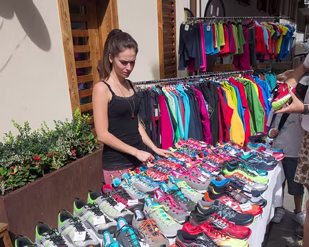 27082017-14h57m37s-DSC05427-XL Courmayeur : vente de couleurs