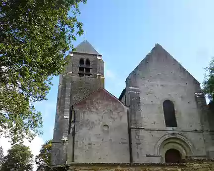 P1050790 Eglise Saint-Pierre-Saint-Paul, de style roman, XIIè s., et sa massive tour-clocher, St-Martin-de-Bréthencourt