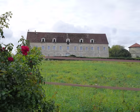 P1050814 Grange dîmière et pigeonnier à Vineuil, XVIIIè s., édifiés par les Pères de l'Oratoire