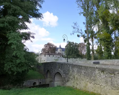 P1050822 Château édifié vers 1525, style Renaissance, et la Beuvronne, affluent de la Marne long de 24 km, Nantouillet