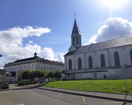 P1050828 ...fondé par les Pères de l'Oratoire en 1638. Collège célèbre pour son internat qui fut fermé en 2012.