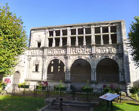 P1050953 Façade François 1er, galerie Renaissance datant de 1527