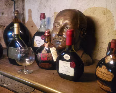 Gers (45) Le fondateur Ryst-Dupeyron et une collection de bouteilles