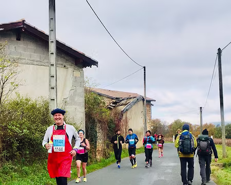 IMG_6882 On croise le marathon du Beaujolais...