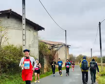 IMG_6882 On croise le marathon du Beaujolais...