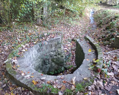 P1060111 Fontaine St-Pierre, Viarmes