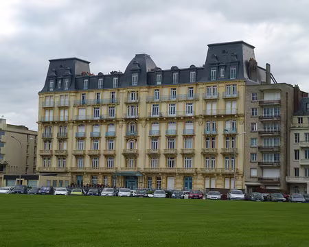 P1060304 L'ancien Hôtel Royal, 1901, dernier survivant des palaces de la Belle Epoque.