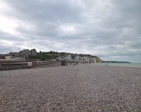 P1060305 Plage de Dieppe et le Château