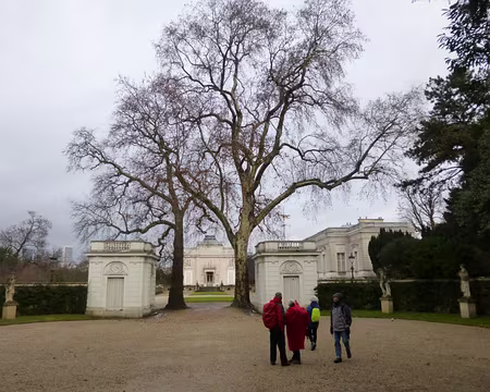 P1060491 Le château de Bagatelle, le Trianon et la Cour d'Honneur (1870)