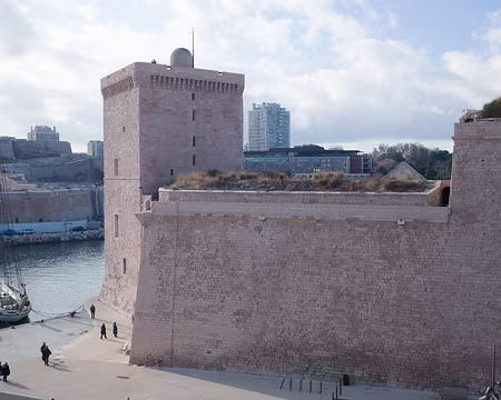 2017_12_06_11-27-33 Fort St-Jean, qui fait partie du MUCEM. Terrasse au sommet de la tour du Roi René