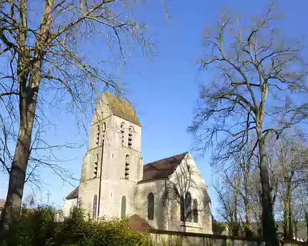 P1060448 Eglise St-Quentin, XIIè-XIIIès., vue depuis le parc.