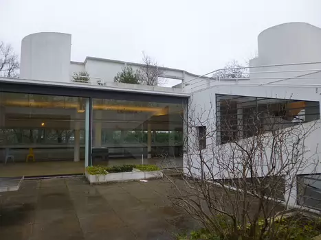 Dominique Dominique F, détail sortie