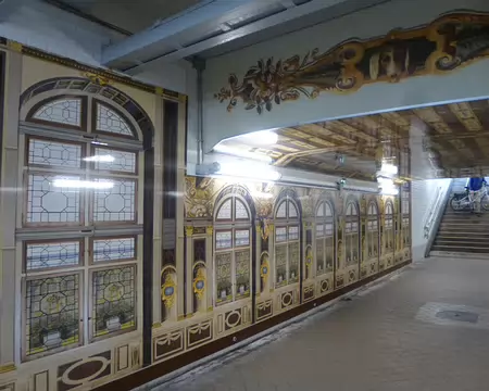 P1060704 Souterrain à la gare de Fontainebleau
