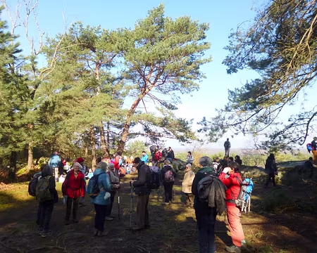 P1060706 Pause- déjeuner pour les groupes de Chantal et d'Alfred...