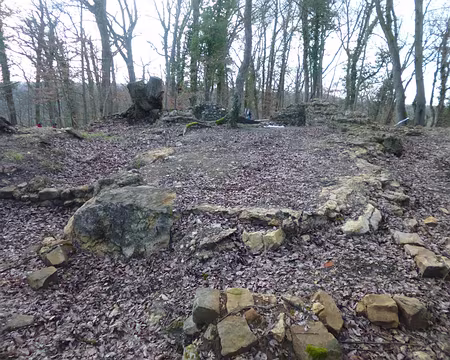 P1060715 Vestiges archéologiques à la Butte Saint-Louis