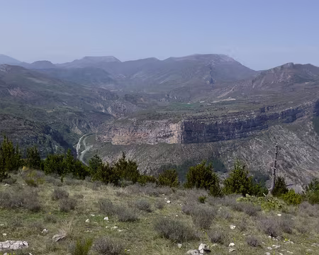 P1250843 L'Eygue et l'Oule ont façonnées ce paysage, au sommet du Morond (Moret)