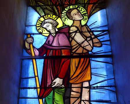 P1250960 Vitraux église St Roch à Rochebrune