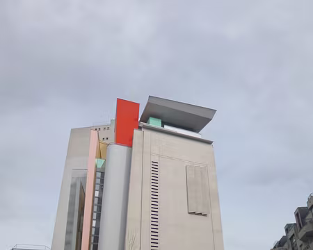 P1060898 Immeuble conçu par Frédéric Borel, architecture déconstruite, rue Pelleport (2000)