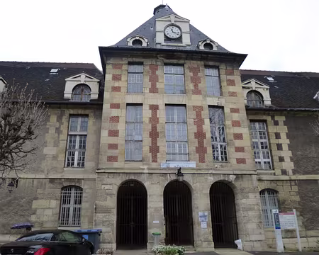 P1060925 Quadrilatère Saint-Louis