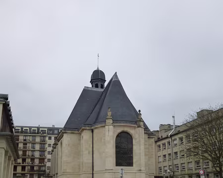 P1060928 Chapelle de l'hôpital édifiée en 1607. La messe mortuaire de Henri IV y fut célébrée en mai 1610.
