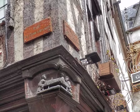 032 Poteau cornier XVIe