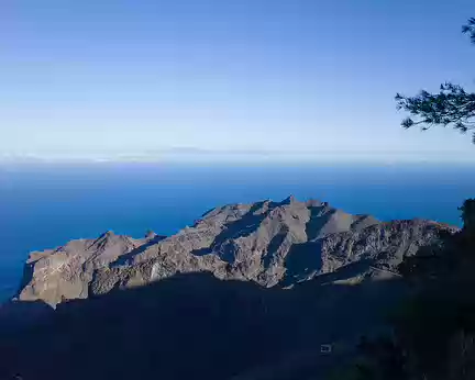 2018_04_19-09_15_02 Massif de Tejeleche, île de La Palma à l'horizon