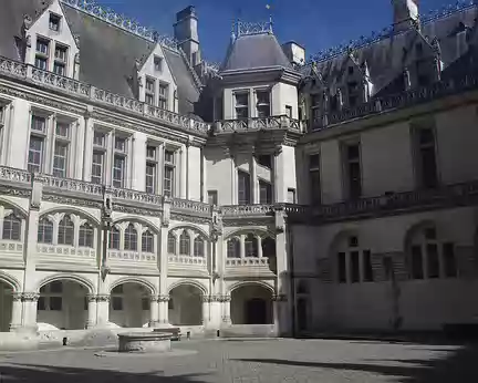 Cour du château de Pierrefonds Cour du château de Pierrefonds