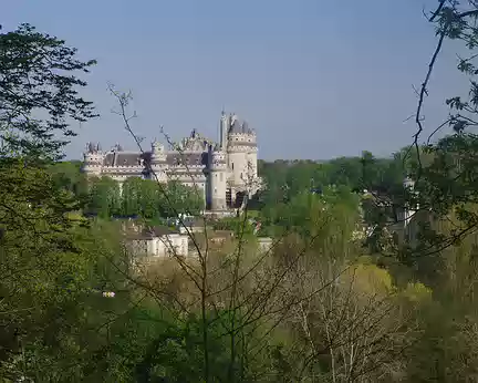 Forêt de Compiègne : en vue du château de Pierrefonds Forêt de Compiègne : en vue du château de Pierrefonds