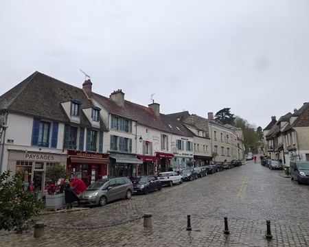 P1060949 Rue de Monfort depuis le parvis de l'église.
