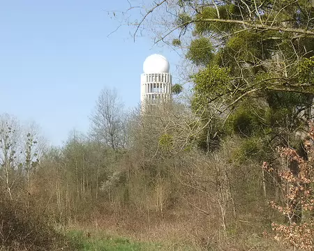 Nous nous demandons encore à quoi peut bien servir cette tour ! Nous nous demandons encore à quoi peut bien servir cette tour !