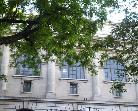 P1070656 Bâtiment arrière de l'Ecole Polytechnique présentant des colonnes doriques