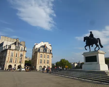 P1070807 Place du pont Neuf