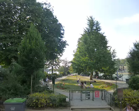 P1070808 Square du Vert Galant formant la pointe de l'Ile de la Cité