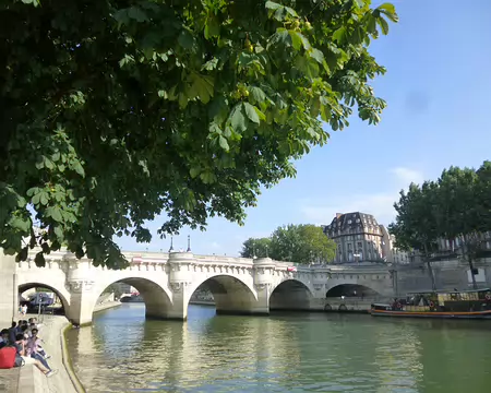 P1070810 Le Pont Neuf fut édifié de 1578 à 1606.