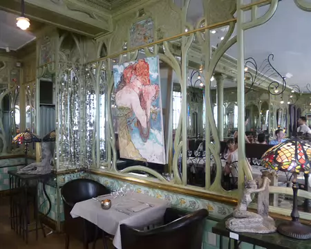 P1070833 ...et de faïences.