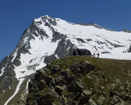 P1260444 Derrière le refuge, le Mont Gelé