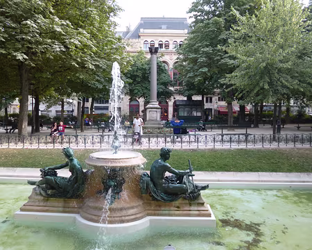 P1080030 Square Emile- Chautemps (1858), au fond la Gaîté lyrique